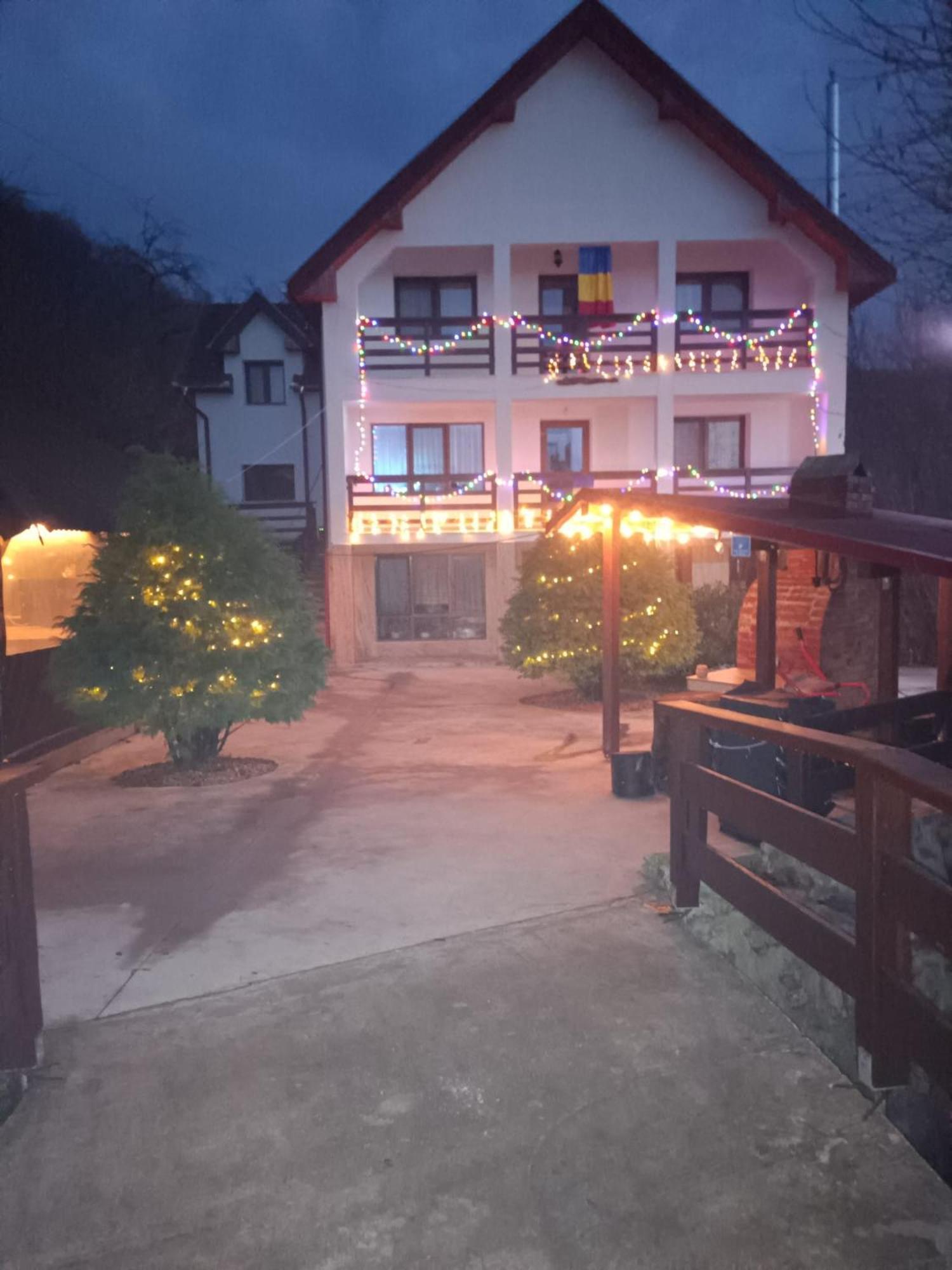 Pensiunea Valea Toplitei Rosia المظهر الخارجي الصورة